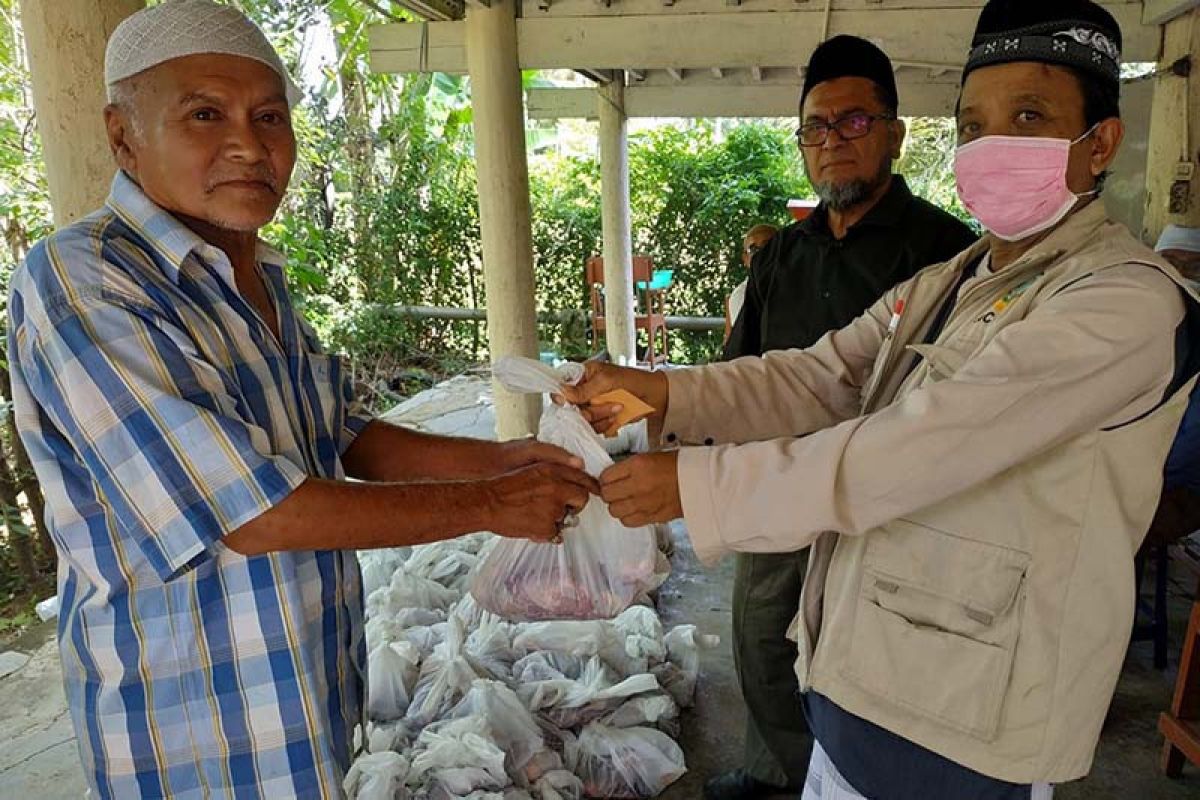 Dewan Dakwah Aceh salurkan daging kurban untuk keluarga kurang mampu