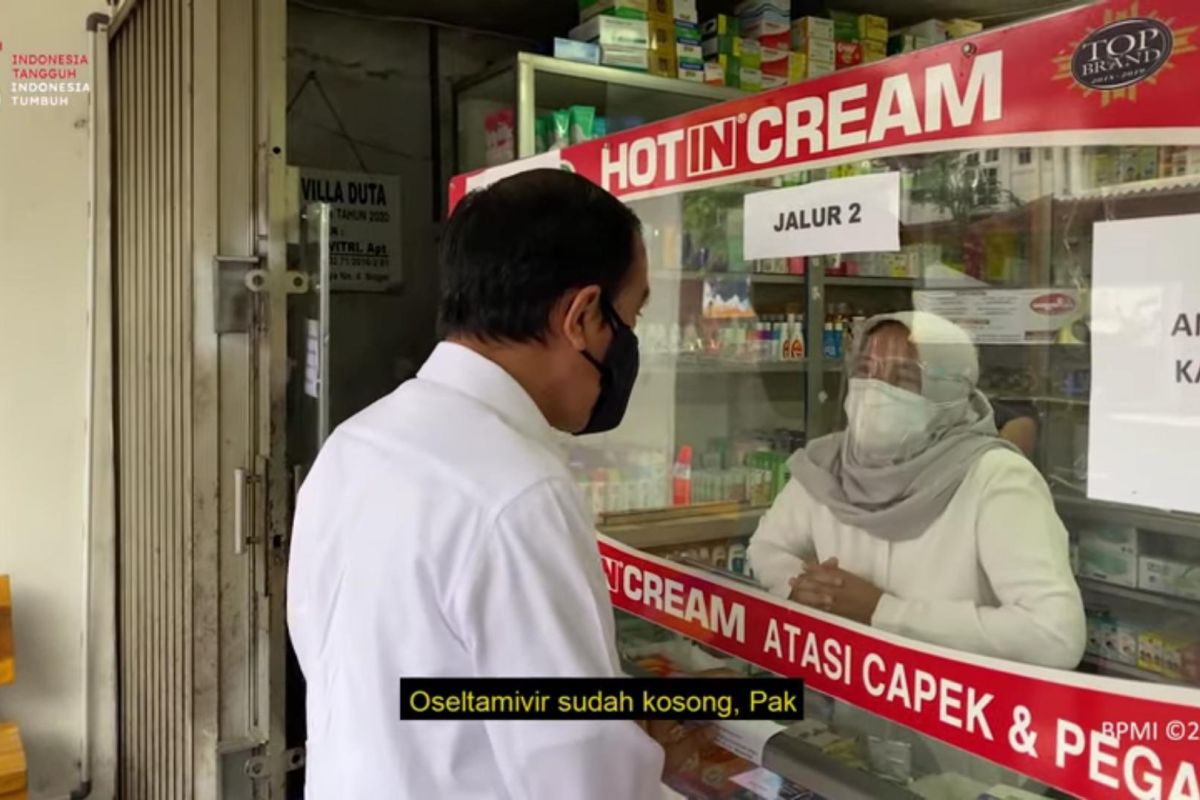 Jokowi "blusukan" cari obat COVID-19 di apotek Kota Bogor, obat dicari tak ada