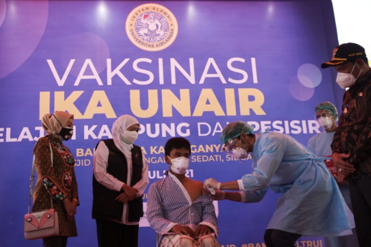 Gelar vaksinasi, IKA UA sasar warga pesisir