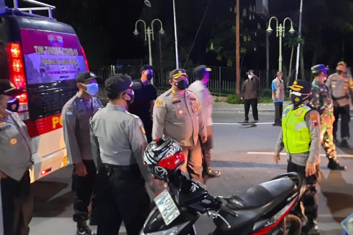 Polres-Kodim Magelang patroli sambil bagikan paket sembako