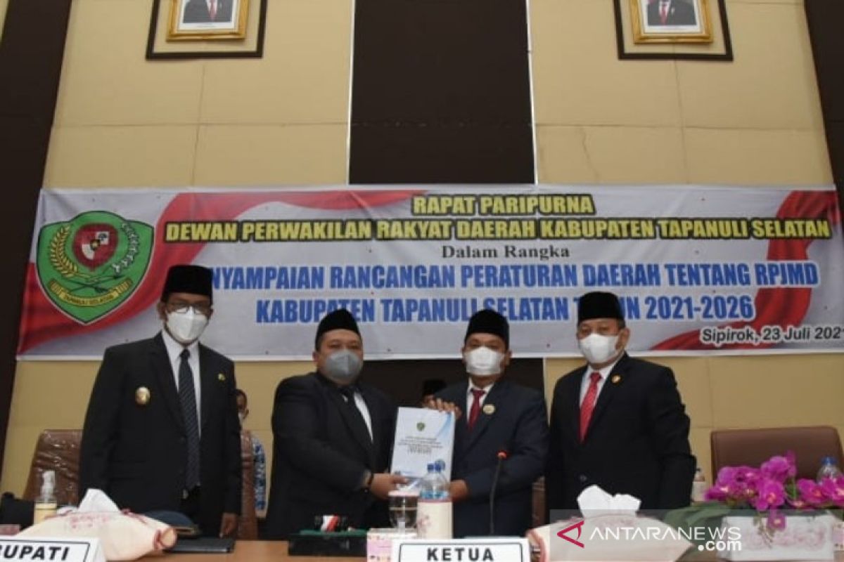 Bupati Tapsel sampaikan Ranperda RPJMD 2021 - 2026 ke Legislatif