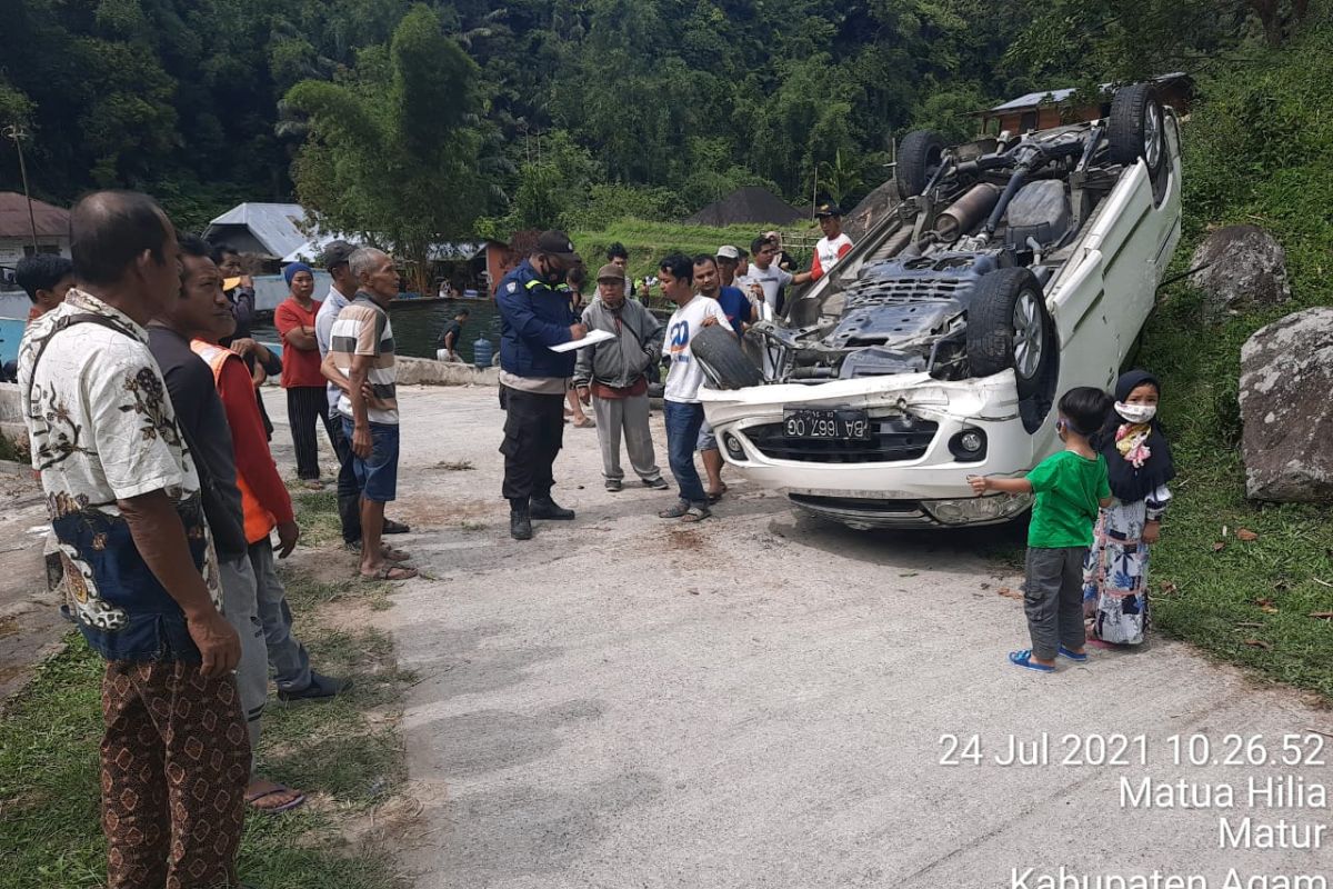 Minibus terbalik di Matur Agam, sopir dan tujuh penumpang luka-luka