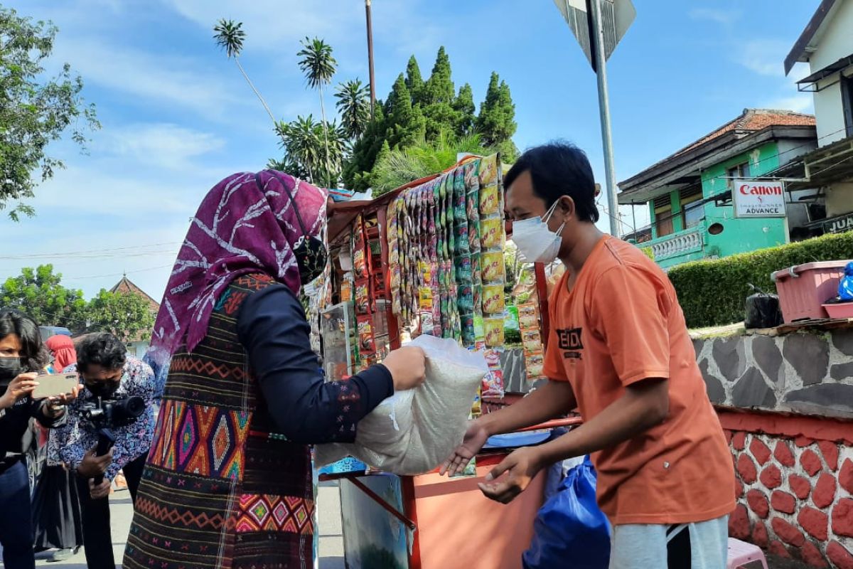 Ning Ita pastikan Pemkot Mojokerto hadir bantu warga terdampak pandemi