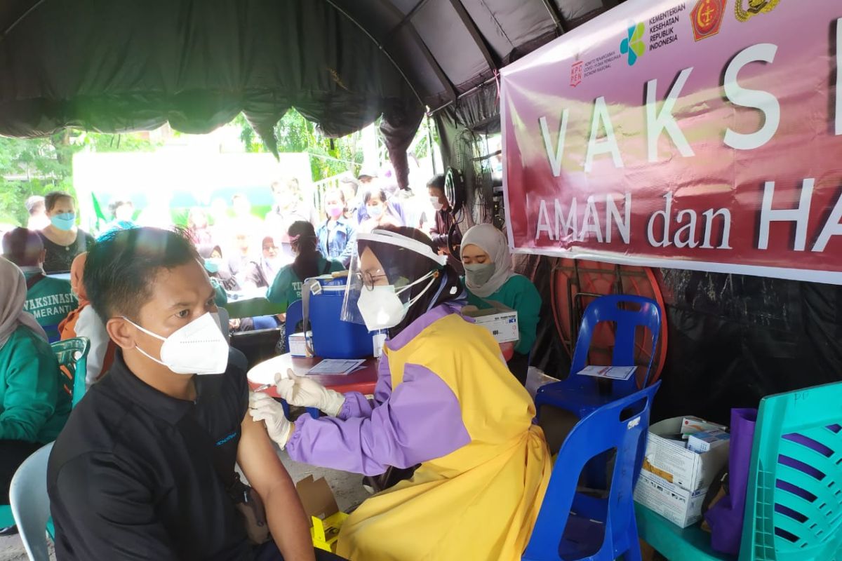 Masyarakat Kepulauan Meranti antusias ikut vaksinasi