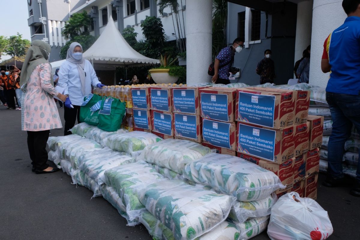 Bantuan penangananCOVID-19 di Surabaya siap didistribusikan ke warga terdampak