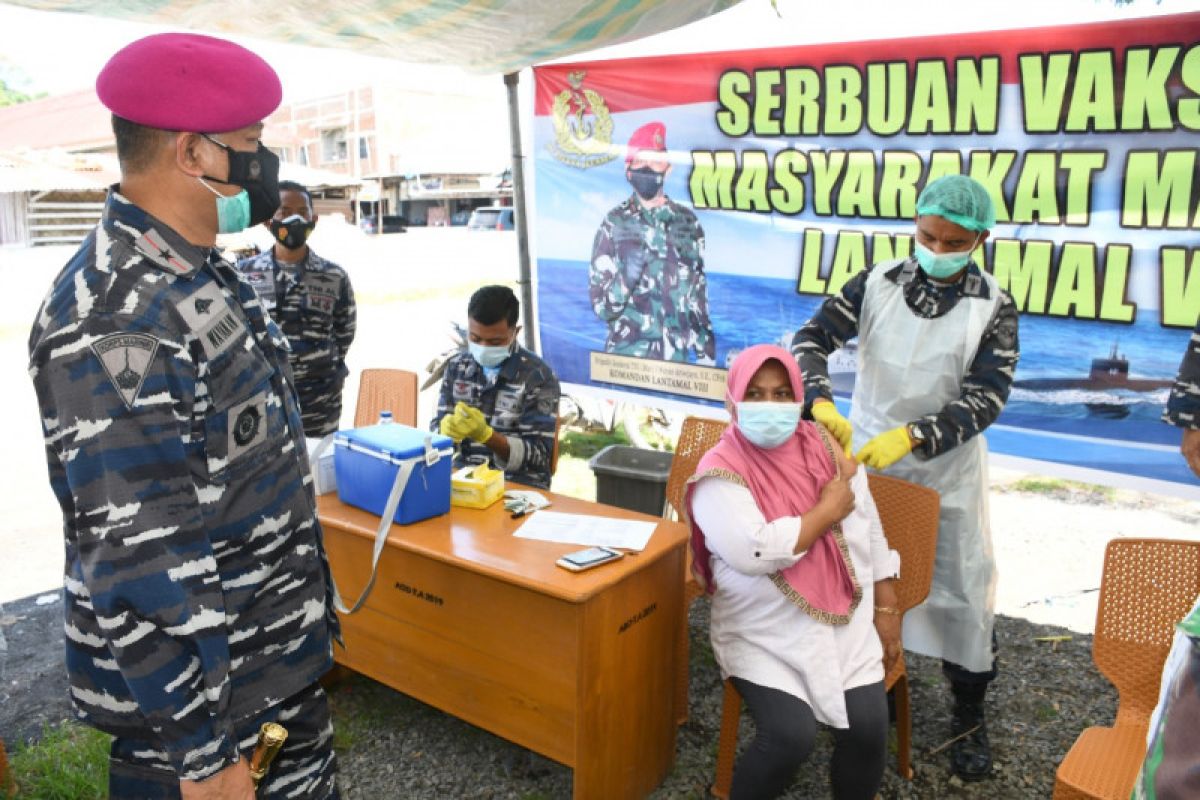 Lantamal VIII Maando terus lakukan Serbuan Vaksinasi bagi masyarakat pesisir