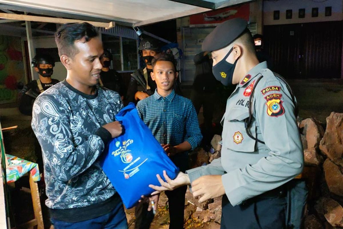 Polda Aceh salurkan 2.275 paket bantuan sosial kepada masyarakat