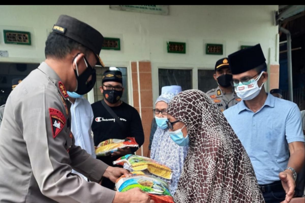 Polda Sumsel galakan bakti sosial bantu masyarakat terdampak PPKM