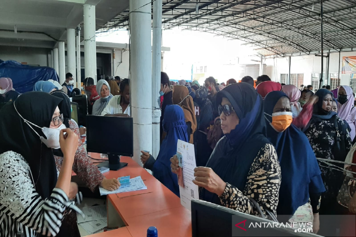 Warga Banda Aceh diminta patuhi prokes saat ambil bantuan beras PPKM