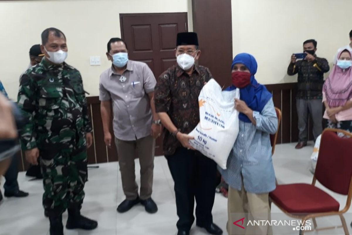 PT Pos bersama Pemkot Padangsidimpuan salurkan bantuan PPKM