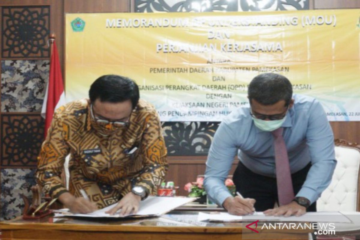 Pemkab Pamekasan kerja sama Kejari cegah pelanggaran hukum  OPD