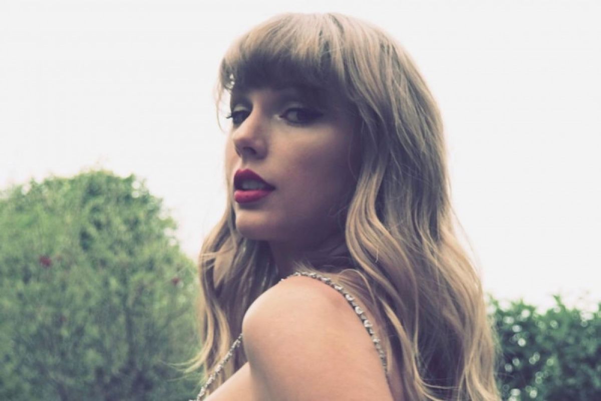 Taylor Swift rilis versi alternatif "The Lakes"