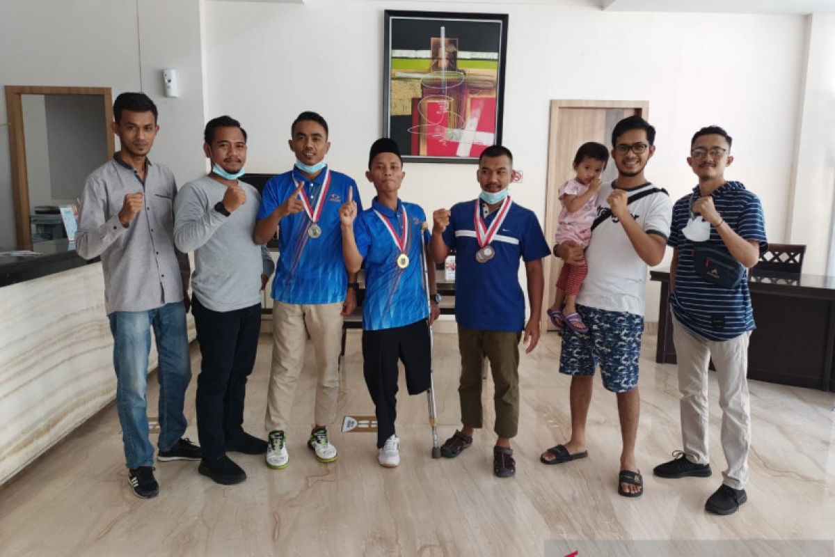 Ikuti Selekda NPC Riau dengan biaya sendiri, 3 atlet Meranti sabet 4 medali