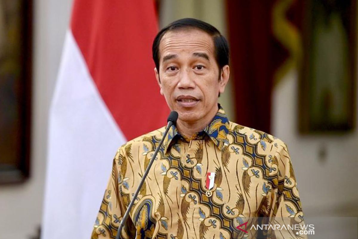 Presiden Jokowi perpanjang PPKM level 4 dengan beberapa penyesuaian