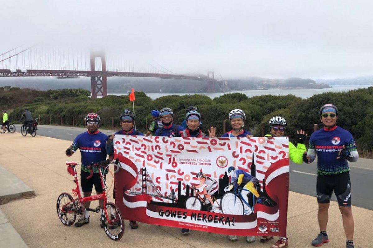 Warga Indonesia bersepeda bersama seberangi Golden Gate San Francisco