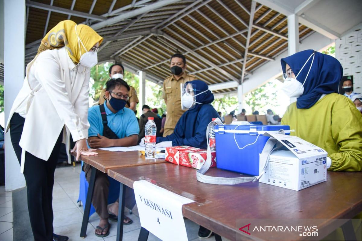 Purwakarta targetkan 50 persen lebih penduduk divaksin COVID-19 pada  2021 ini