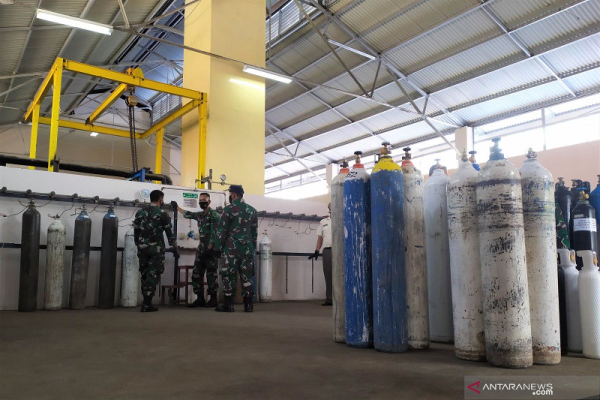 Air Force's acid plant supplying oxygen cylinders to hospitals