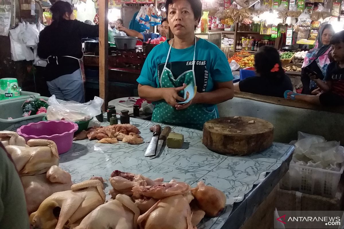 Harga daging ayam ras terjun bebas usai Idul Adha