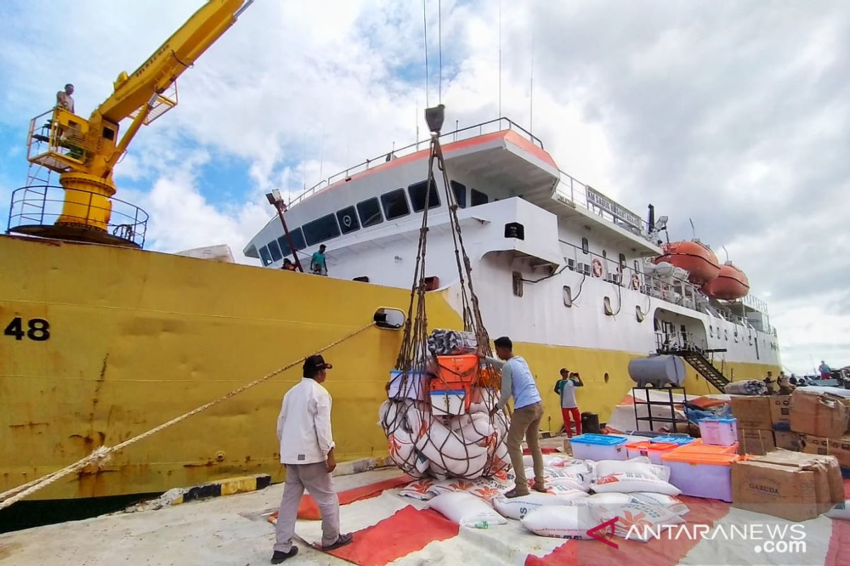 Tidak beroperasinya Pelni berdampak pada kebutuhan logistik masyarakat pulau