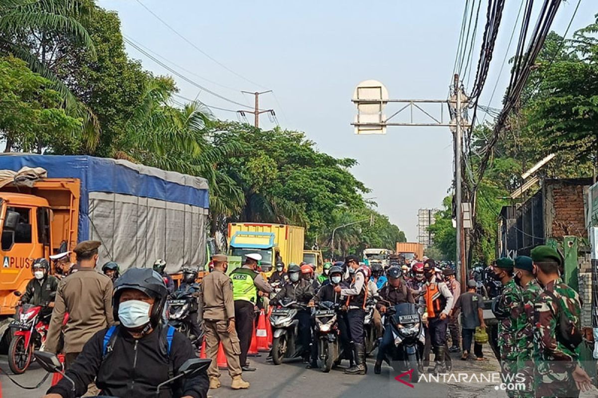 Polisi tetap periksa STRP di pos penyekatan saat perpanjangan PPKM