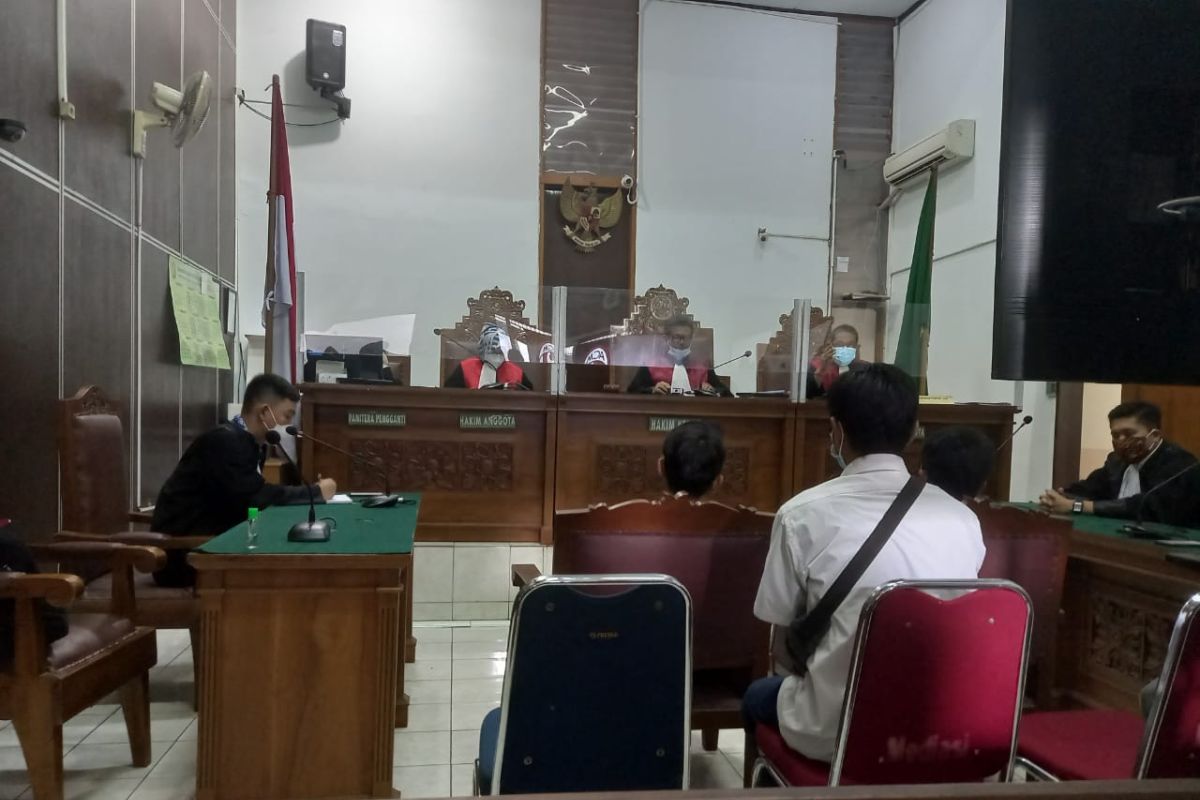 Lima terdakwa kebakaran Kejagung divonis satu tahun penjara