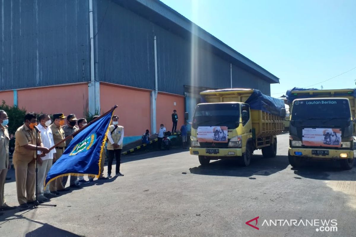 Bupati Belitung melepas penyaluran bantuan beras PPKM