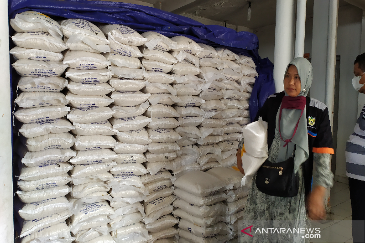 Pos Indonesia distribusikan 4.261 ton beras untuk warga Aceh terdampak PPKM