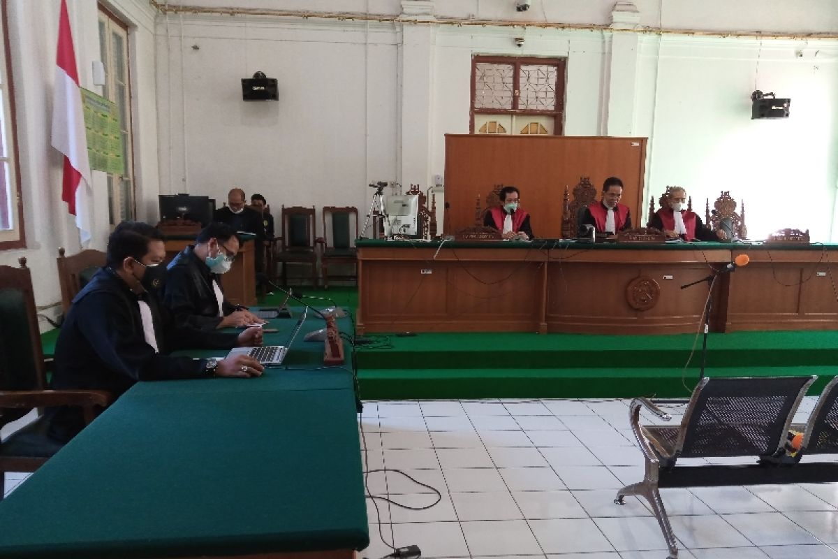 Hakim vonis penyuap Gubernur Sulawesi Selatan nonaktif Nurdin Abdullah dua tahun penjara