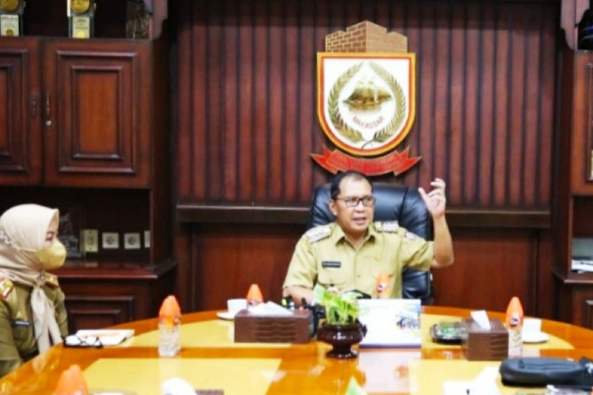 Pemkot Makassar salurkan 100 ribu paket sembako saat perpanjangan PPKM