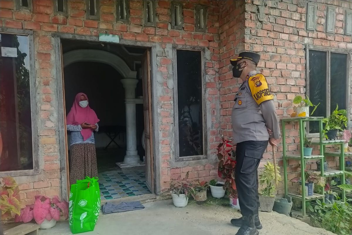 Kapolres Muarojambi beri motivasi dan bantuan vitamin pasien 'isoman'