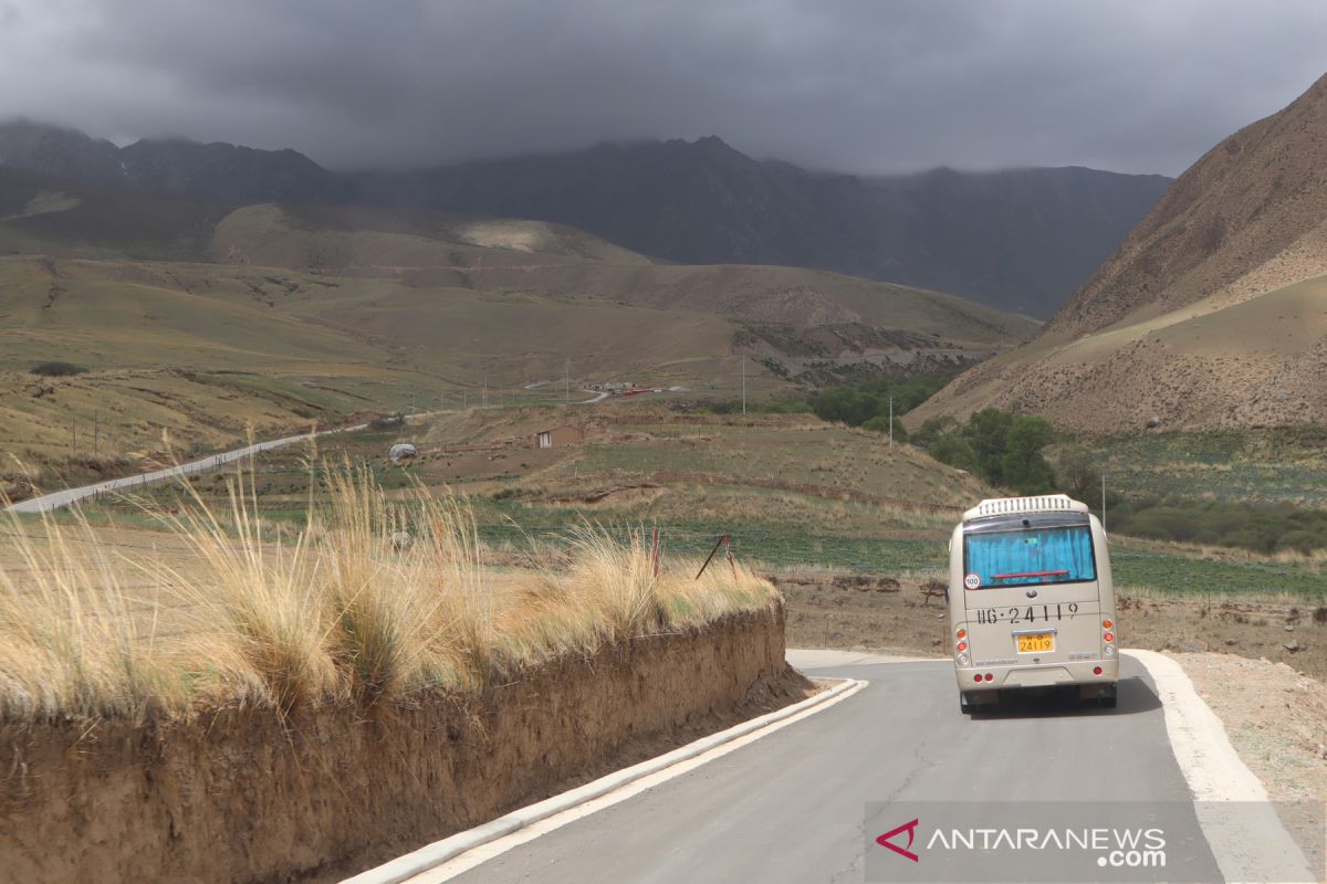 13 tewas, 45 terluka akibat kecelakaan bus di Gansu