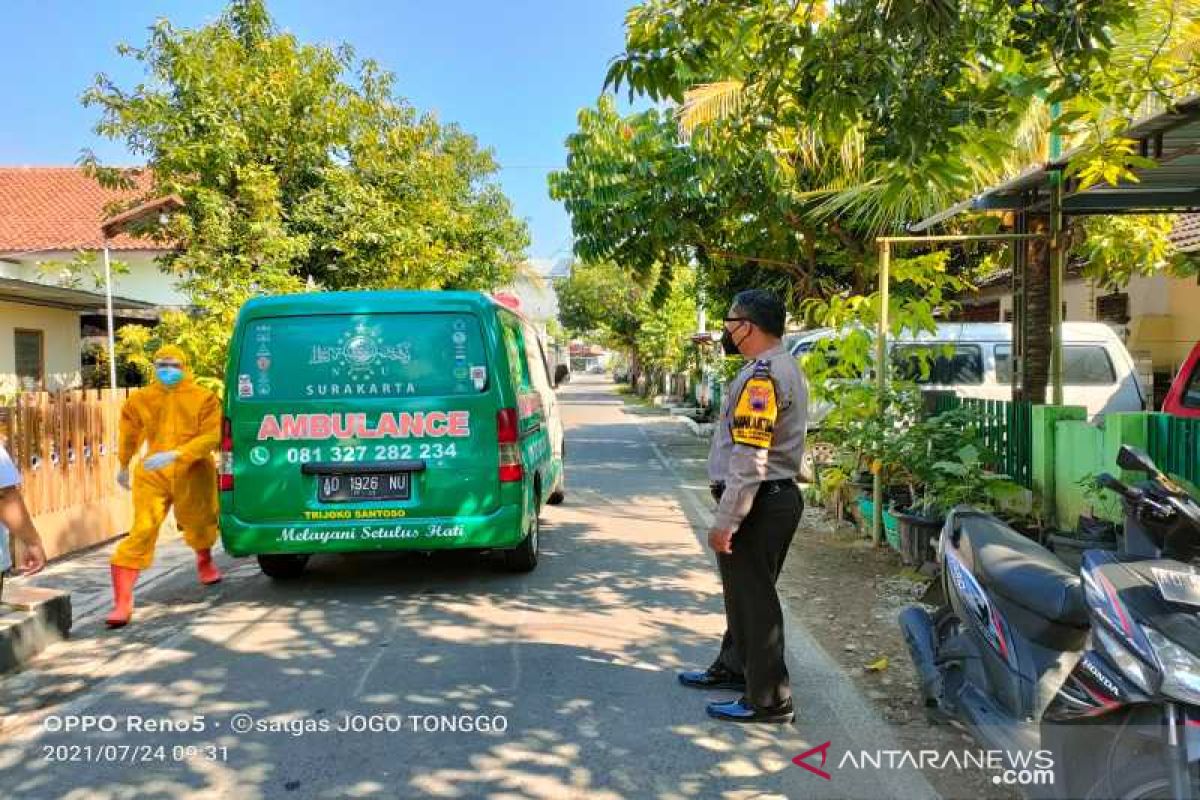 Surakarta's COVID-19 patients self-isolate at centralized locations