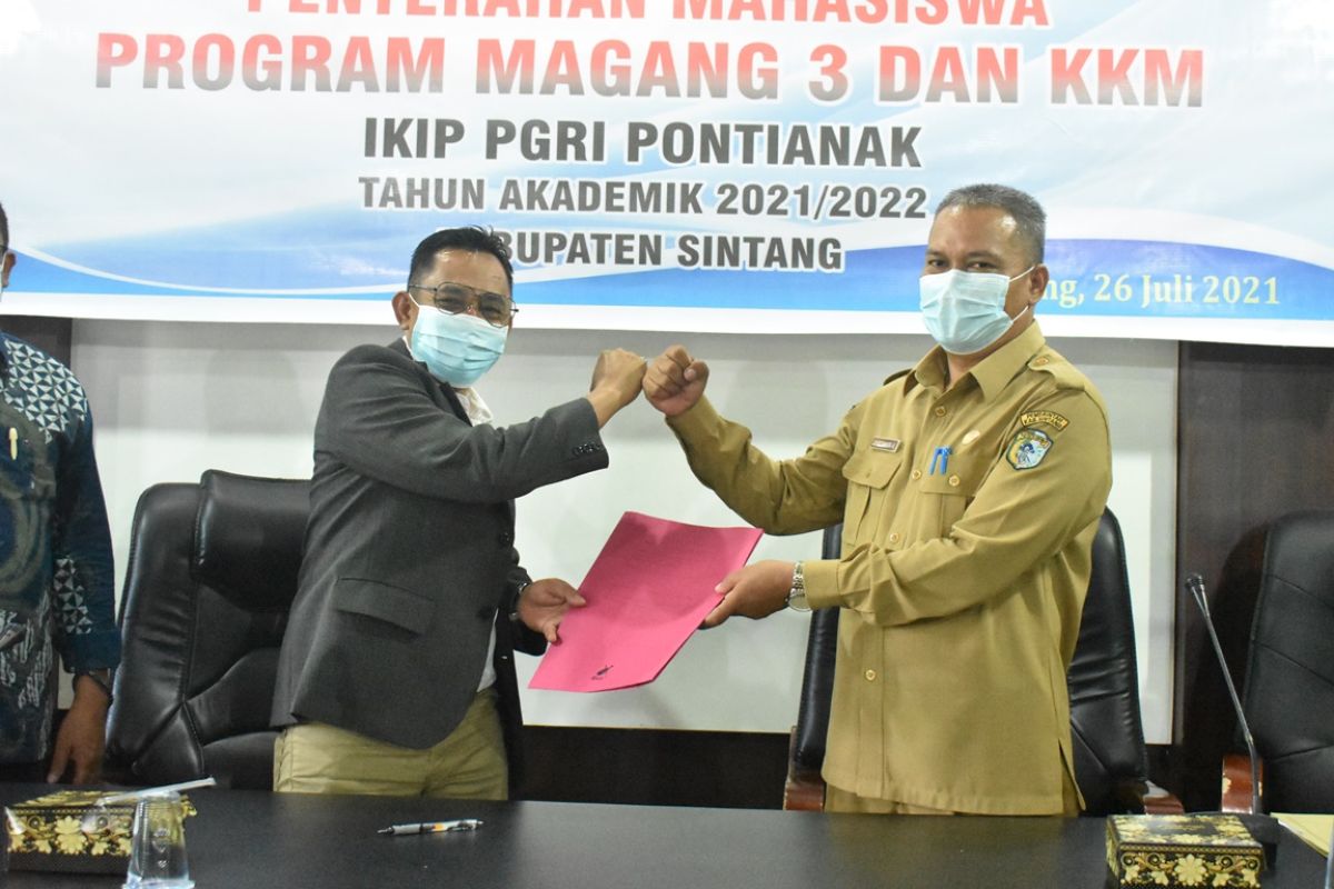 Mahasiswa IKIP PGRI Pontianak KKM di Sintang