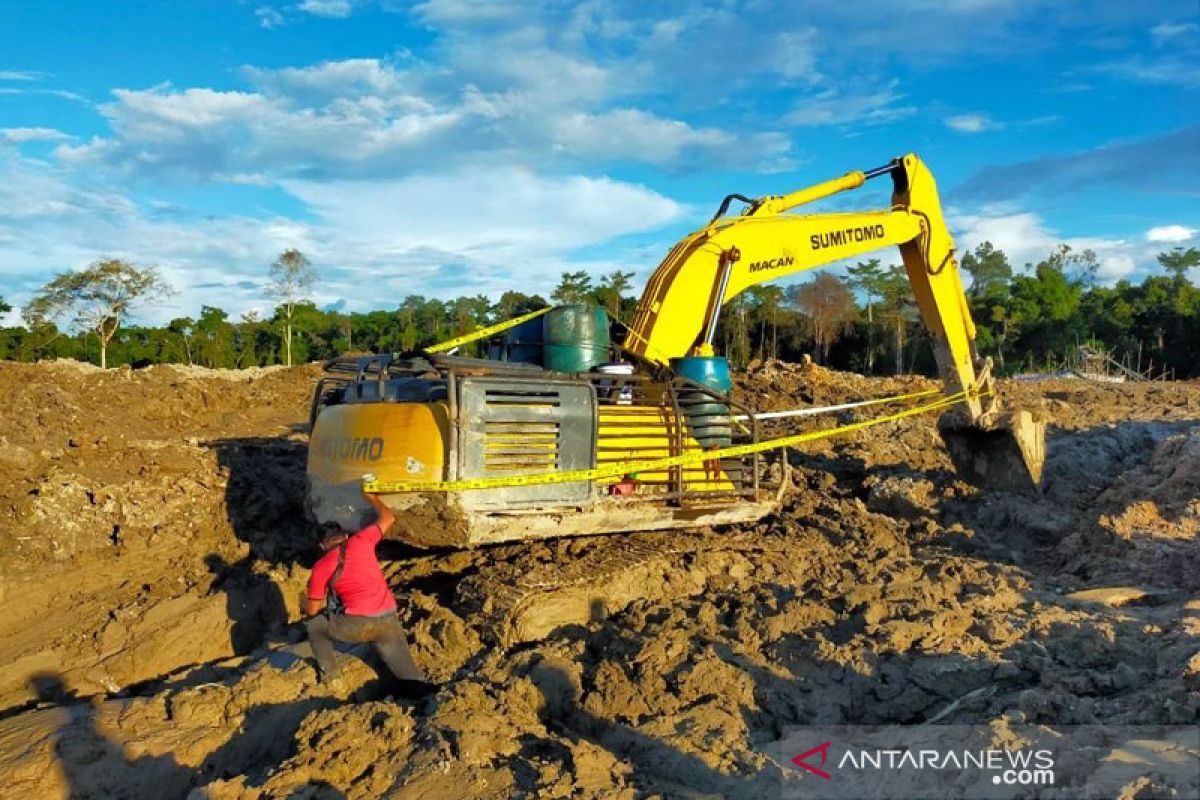 Pemilik Excavator kasus PETI Kapuas Hulu belum memenuhi panggilan polisi