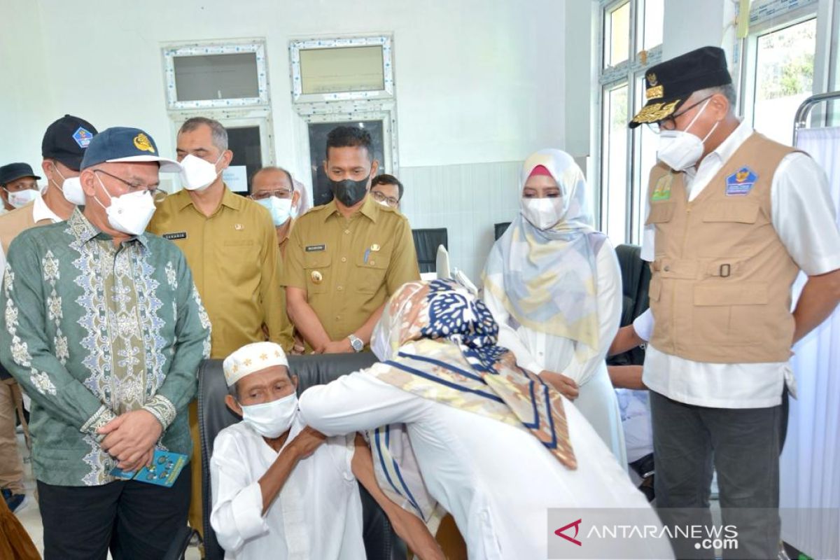 Pantau vaksinasi COVID-19 di Sabang, ini penekanan gubernur Aceh