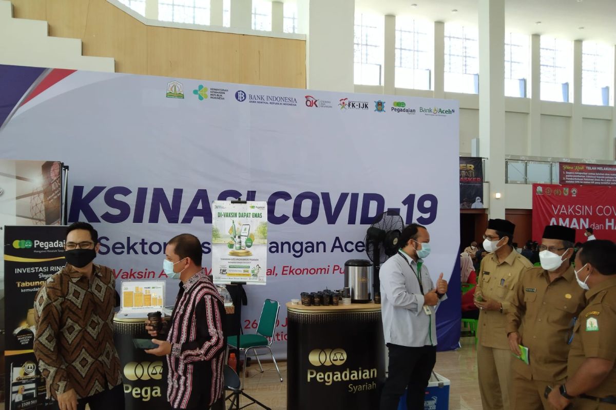 FKIJK Aceh perkenalkan produk jasa keuangan lewat program vaksinasi