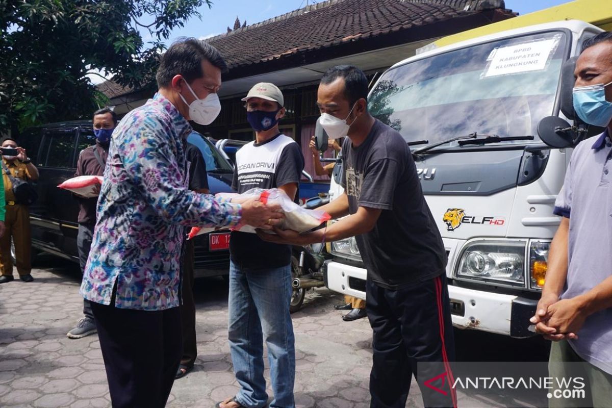 Klungkung langsung salurkan bantuan 5 Ton Beras dari Pemprov Bali