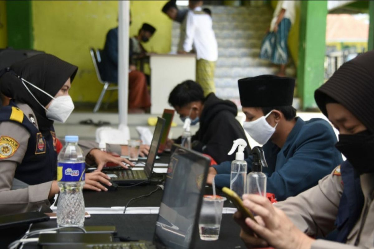 Jabar jadikan sekolah- pesantren jadi sentra vaksinasi COVID-19