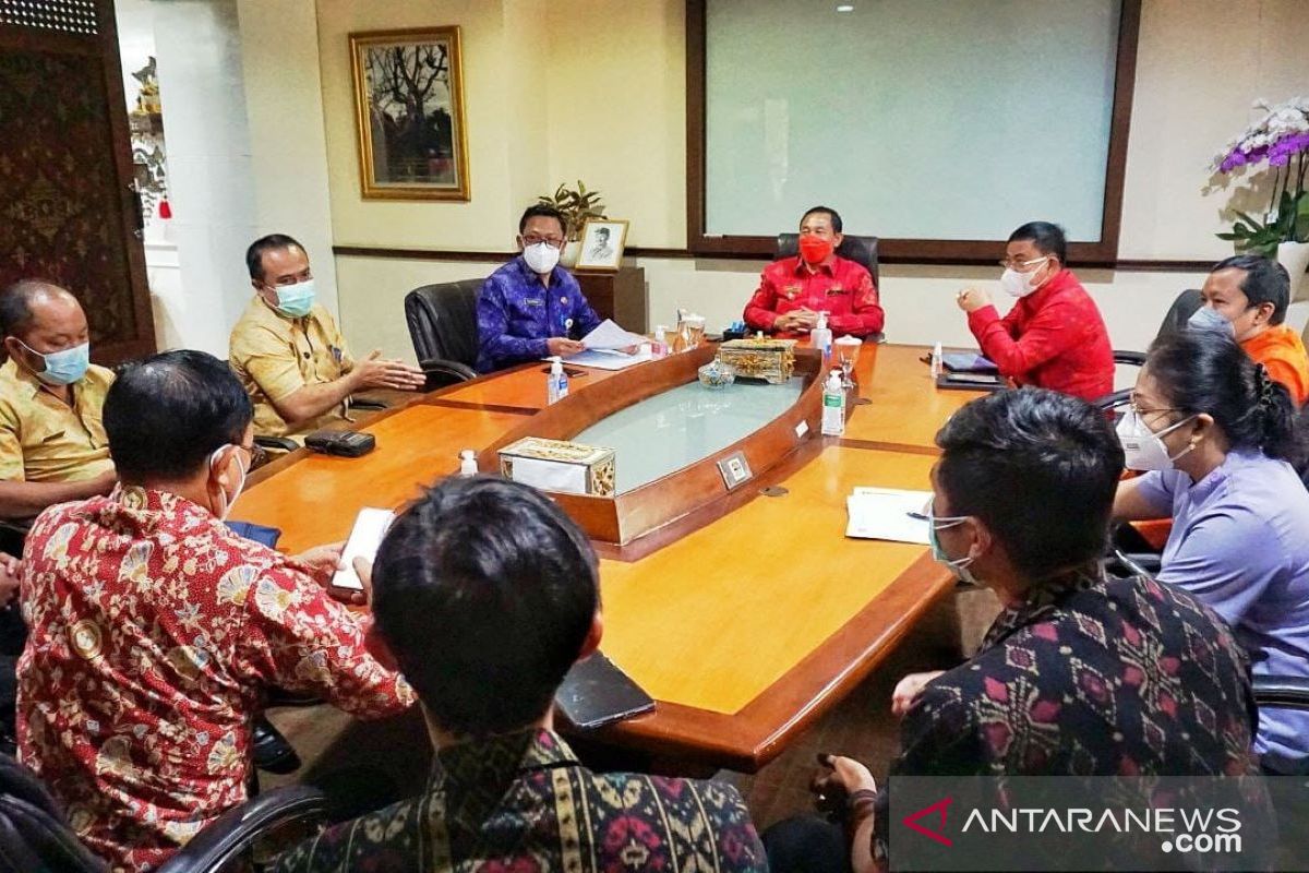 Bupati Karangasem instruksikan pencairan insentif nakes sebagai prioritas