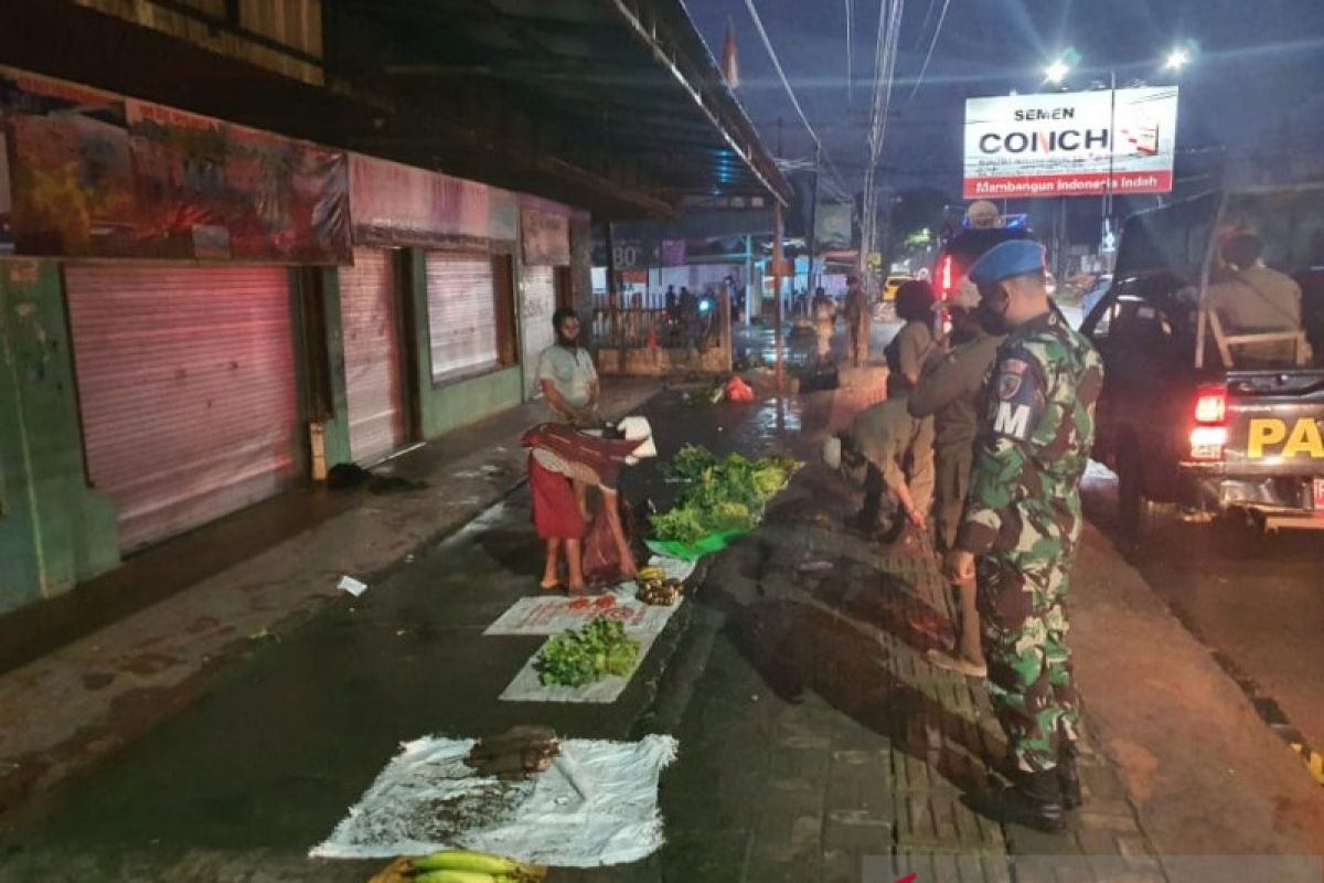 Lanud Silas Papare turunkan personel dukung penegakan prokes