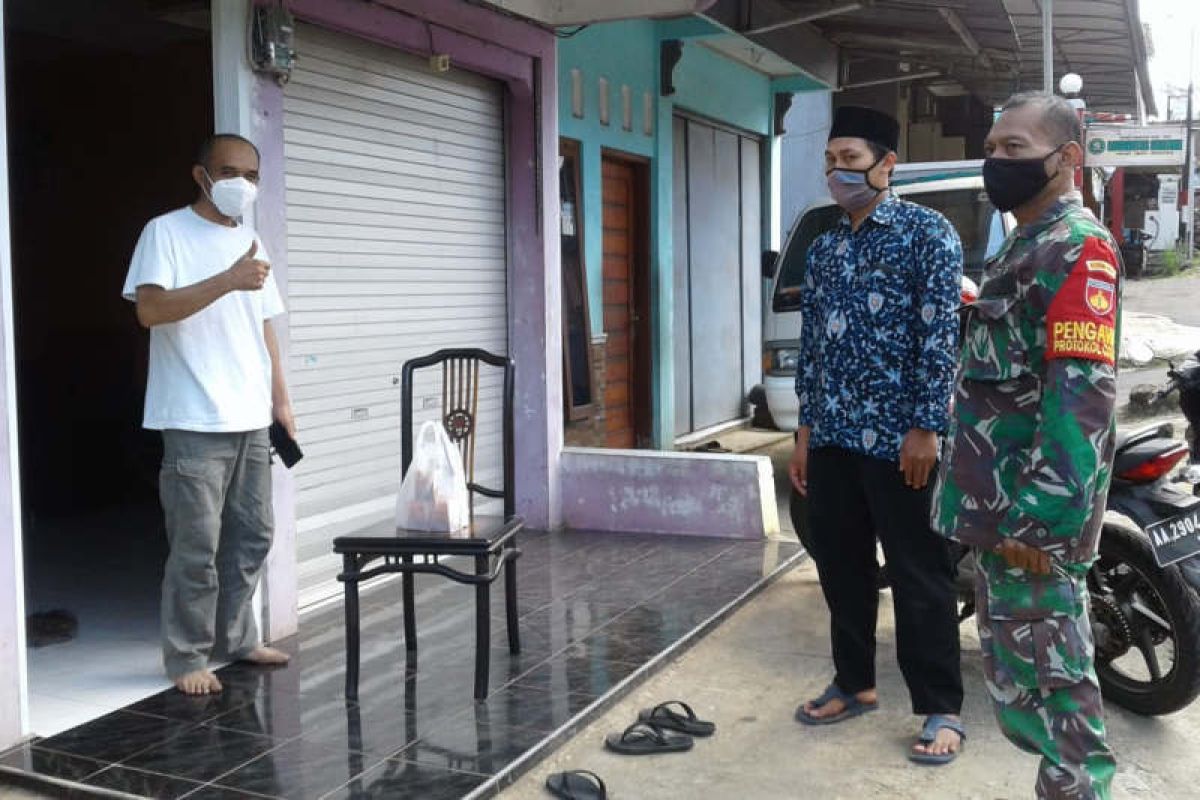 Kodim Wonosobo bagikan paket obat ke pasien isoman