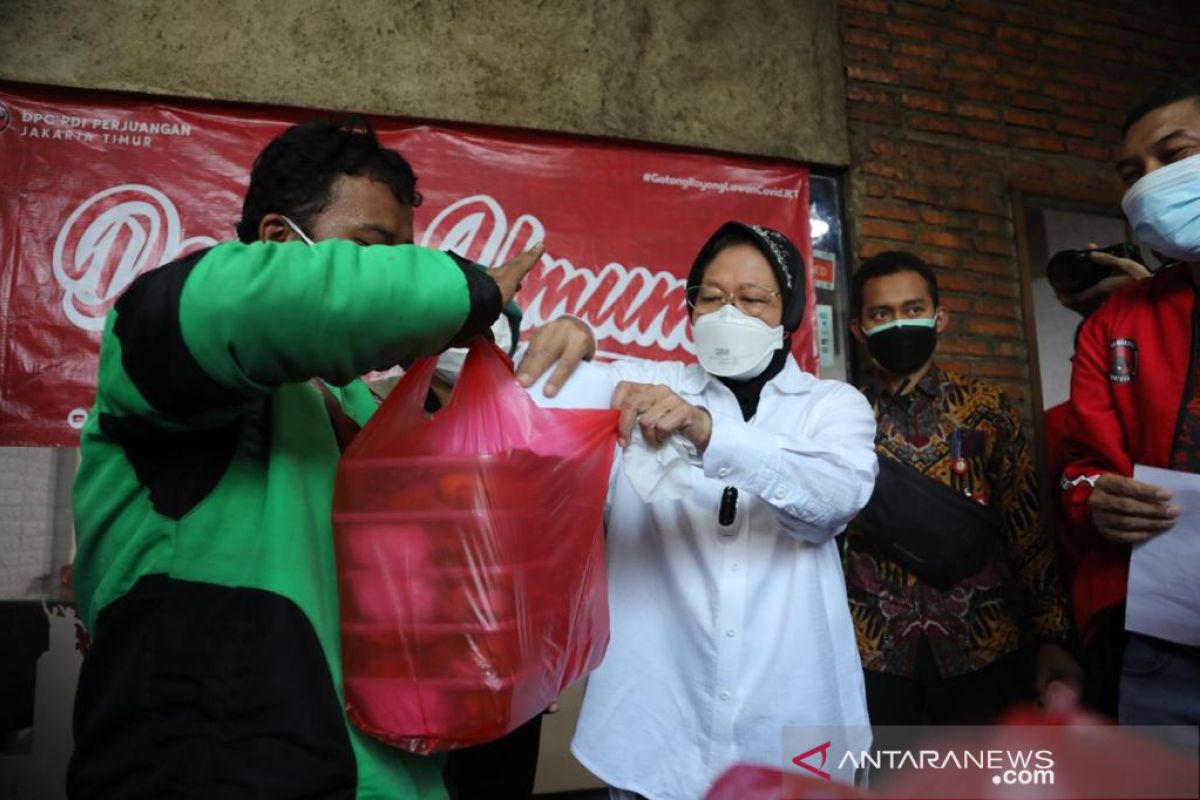 Mensos Risma yakinkan gotong-royong bisa ringankan  beban hadapi pandemi COVID-19