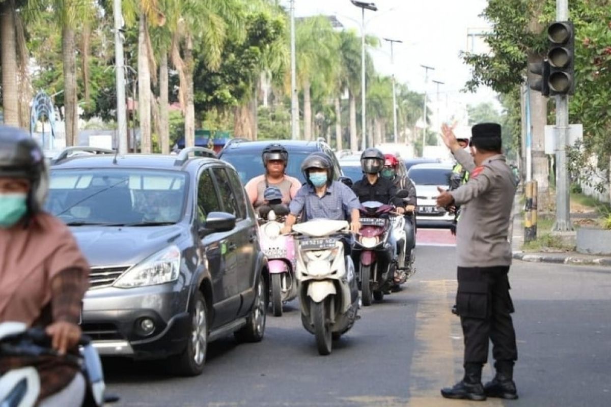 Kapolda Sumut secara spontan turun ke jalan atur arus lalu lintas