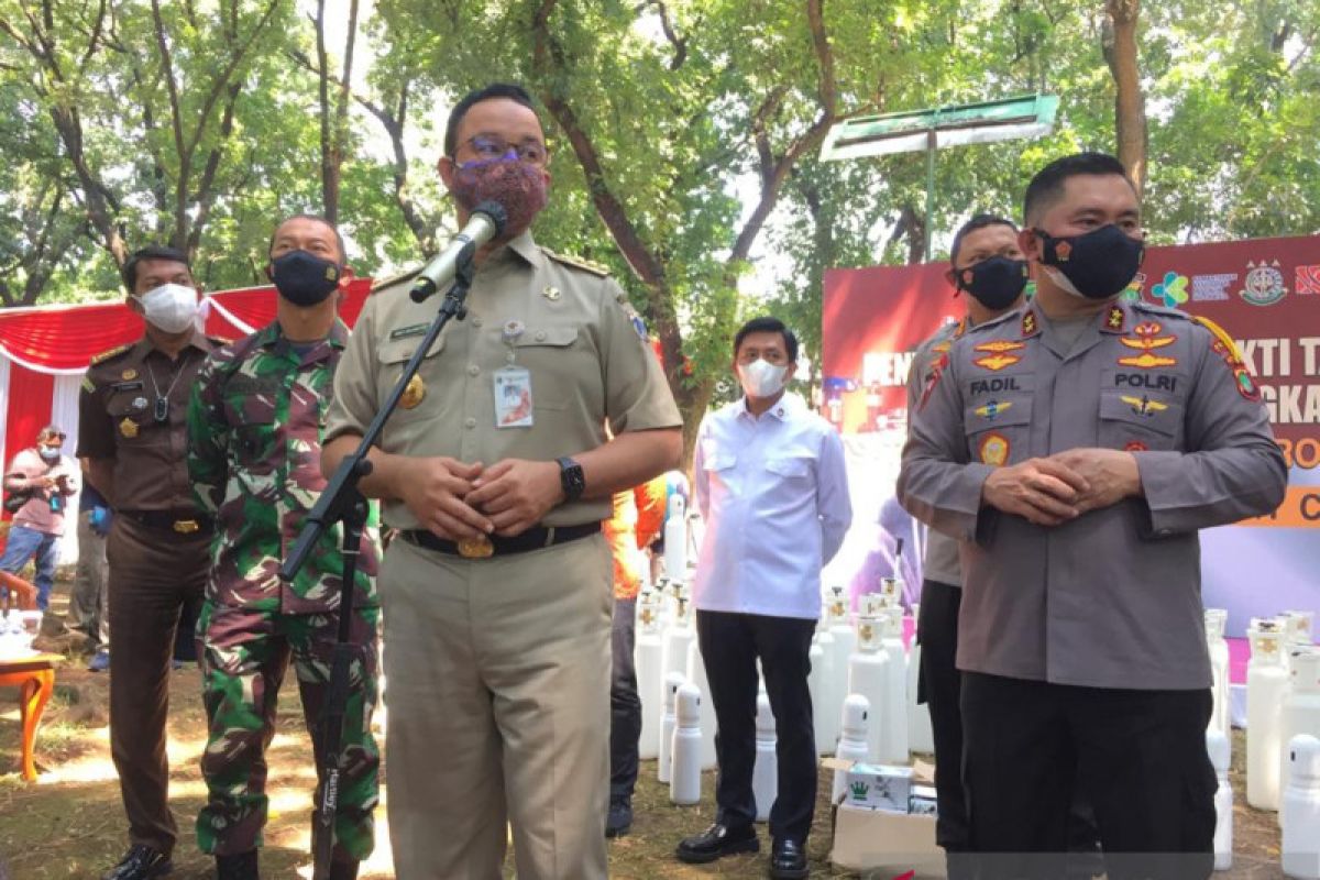 Sale of fake oxygen cylinders deplorable: Jakarta governor