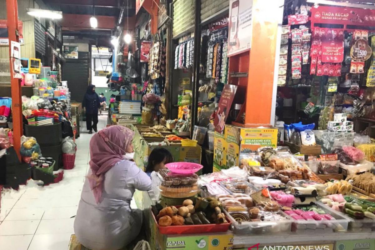 Pedagang Pasar Makasar sambut positif penyesuaian PPKM