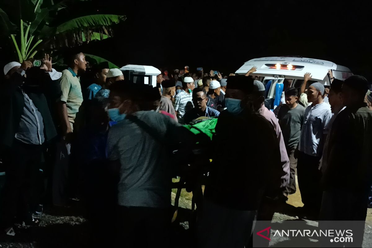 Bupati dan Wabup Labura iringi jenazah Ketua MUI Labura ke rumah duka