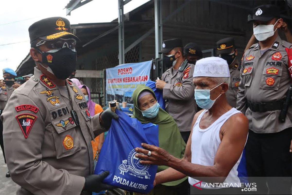 Kapolda Kalteng beri bantuan ke korban kebakaran di Palangka Raya