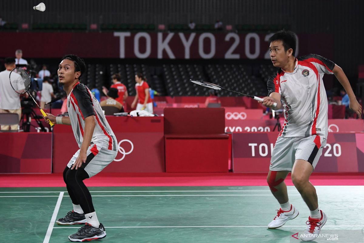 Tiga pebulu tangkis Indonesia lolos ke perempat final dengan menjuarai grup