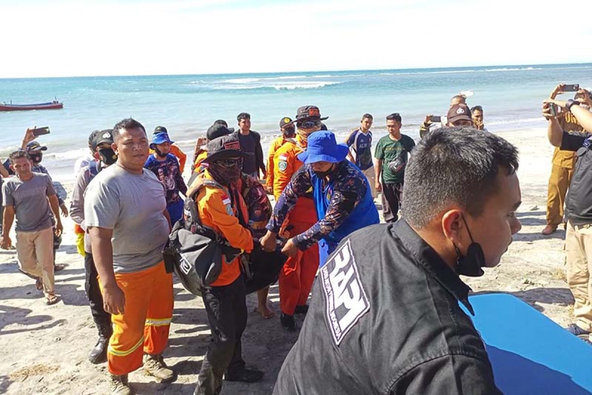 Tim SAR evakuasi jenazah pelajar tenggelam