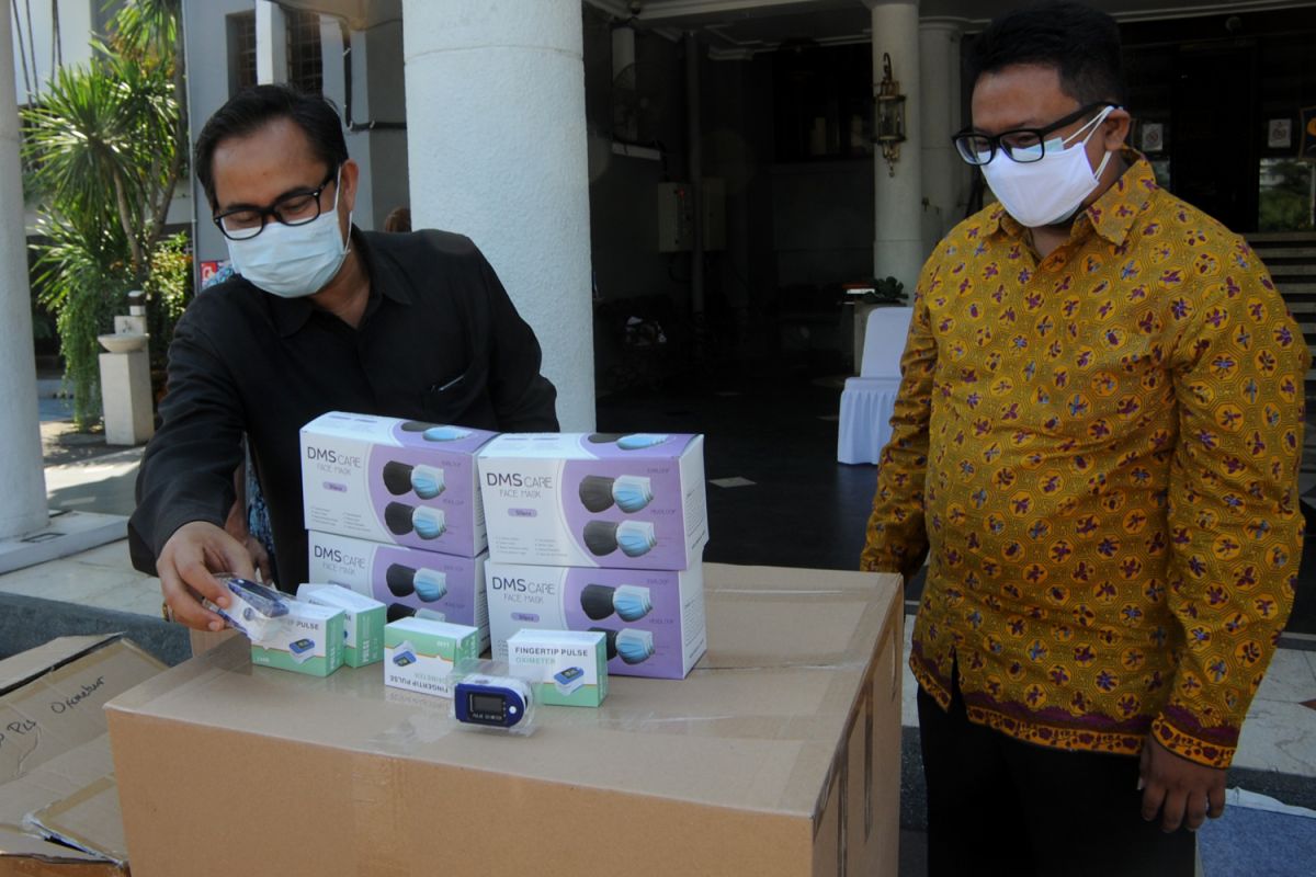 Sampoerna bantu ratusan oximeter untuk penanganan COVID-19 di Surabaya